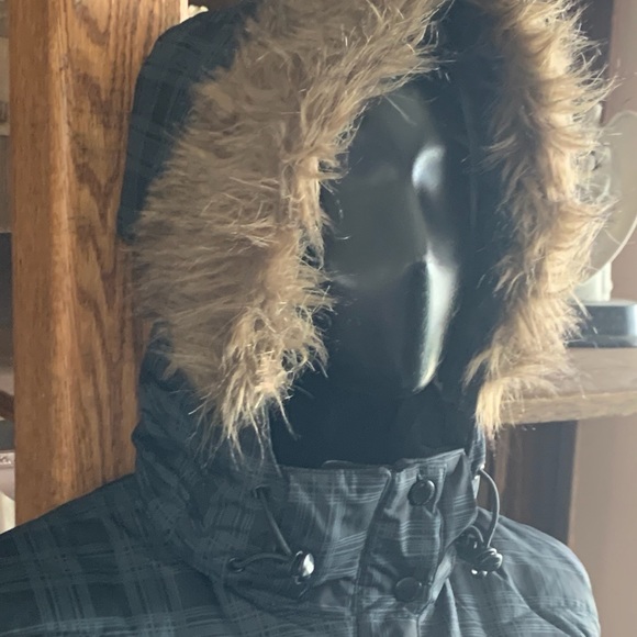 Cute Insulated Vest Size by “Precision Mountainwear”    Size L    NWT - Picture 2 of 13